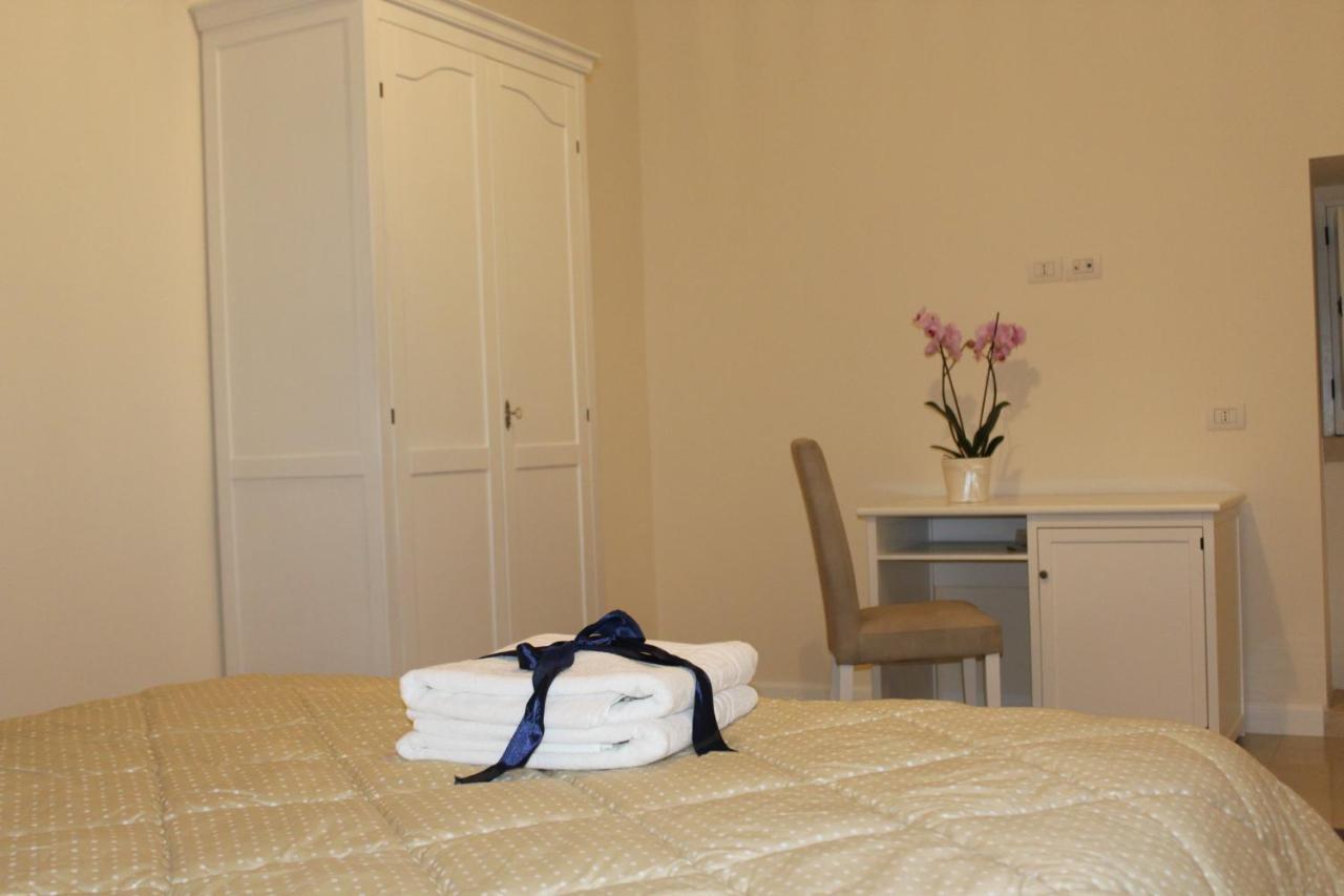 B&B Palazzo Rochira 卡斯泰拉内塔 外观 照片