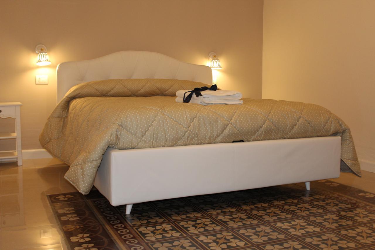 B&B Palazzo Rochira 卡斯泰拉内塔 外观 照片